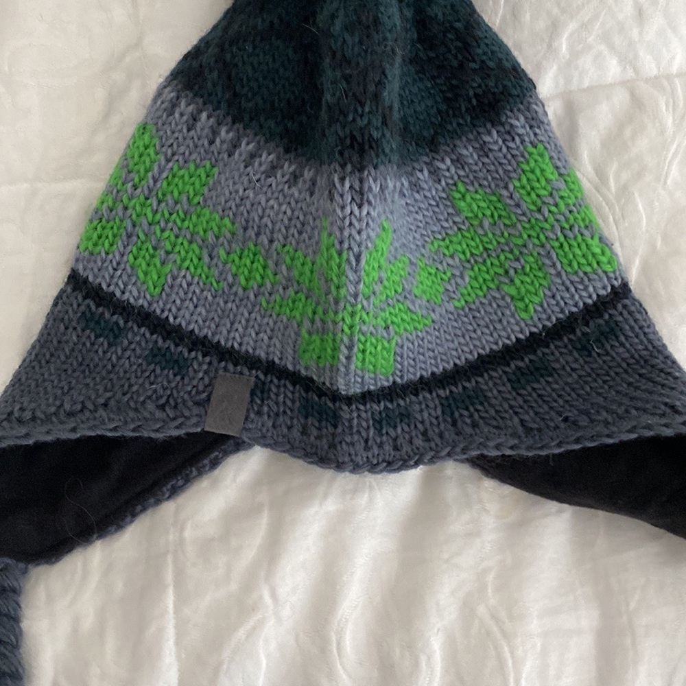 Winter hat - Picture 8 of 8